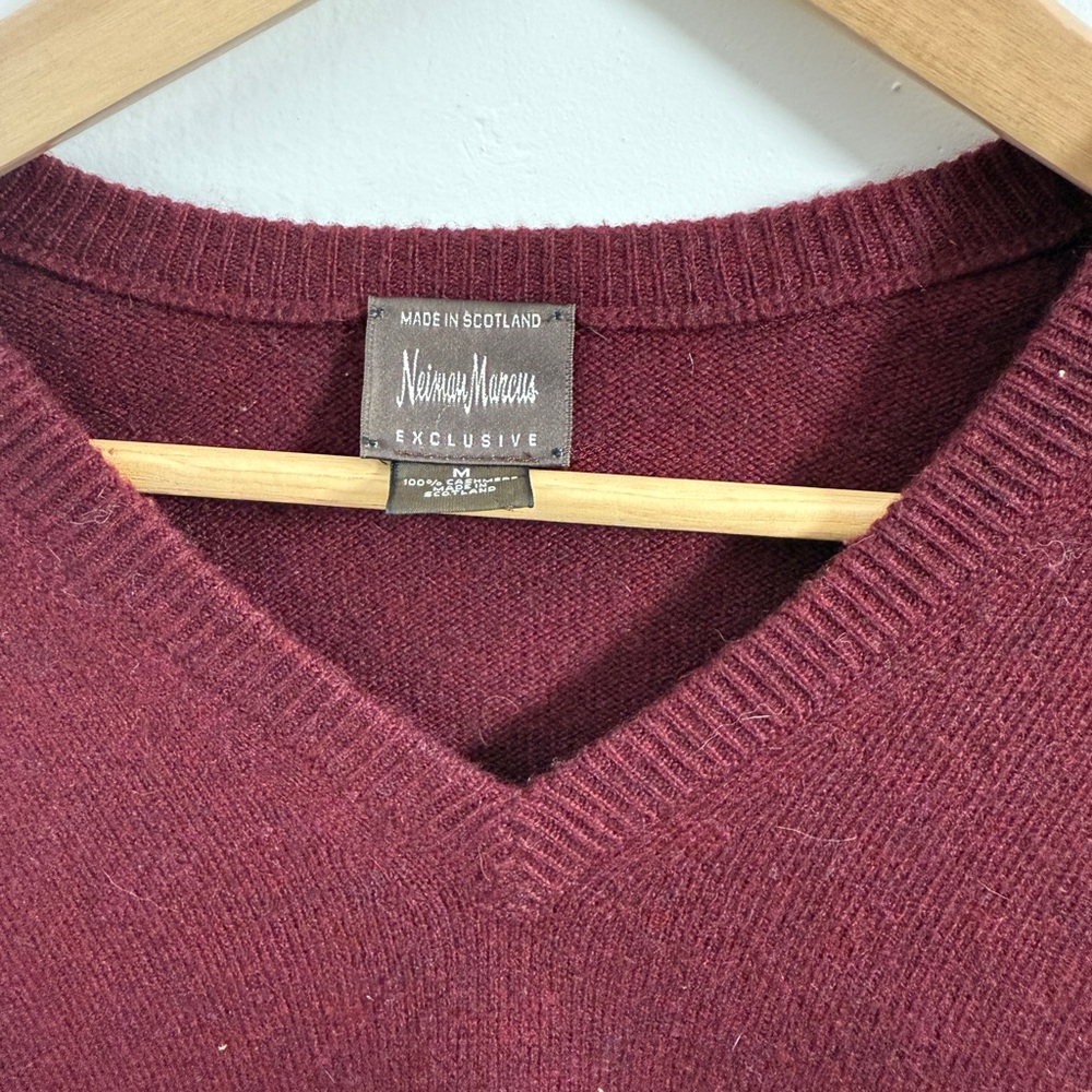Neiman Marcus Red V-Neck Sweater with Textured Knit and Regular Fit - Picture 2 of 3